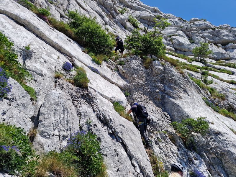 sigurno kretanje planinara na via ferrati