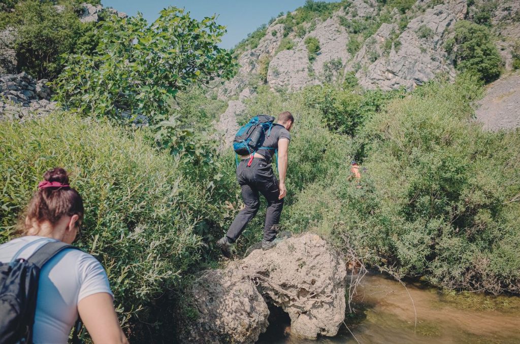 kretanje po siparu planinarenje zahtjevan teren kamen